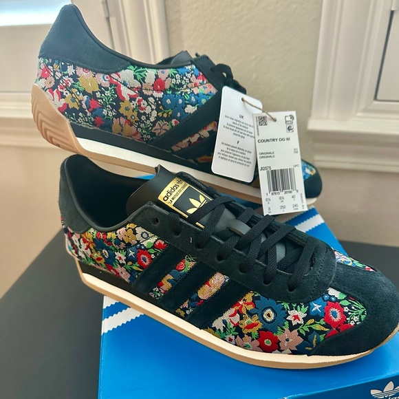 adidas x LIBERTY LONDON ☆ County OG Women’s Women's shoes adidas x Liberty London Country Og W Aurora